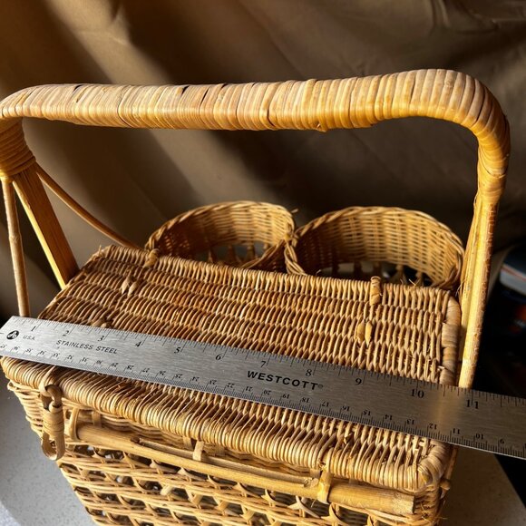 Vintage Handwoven Rattan Bottle Holder Caddy With Bamboo Handle - Picture 6 of 12
